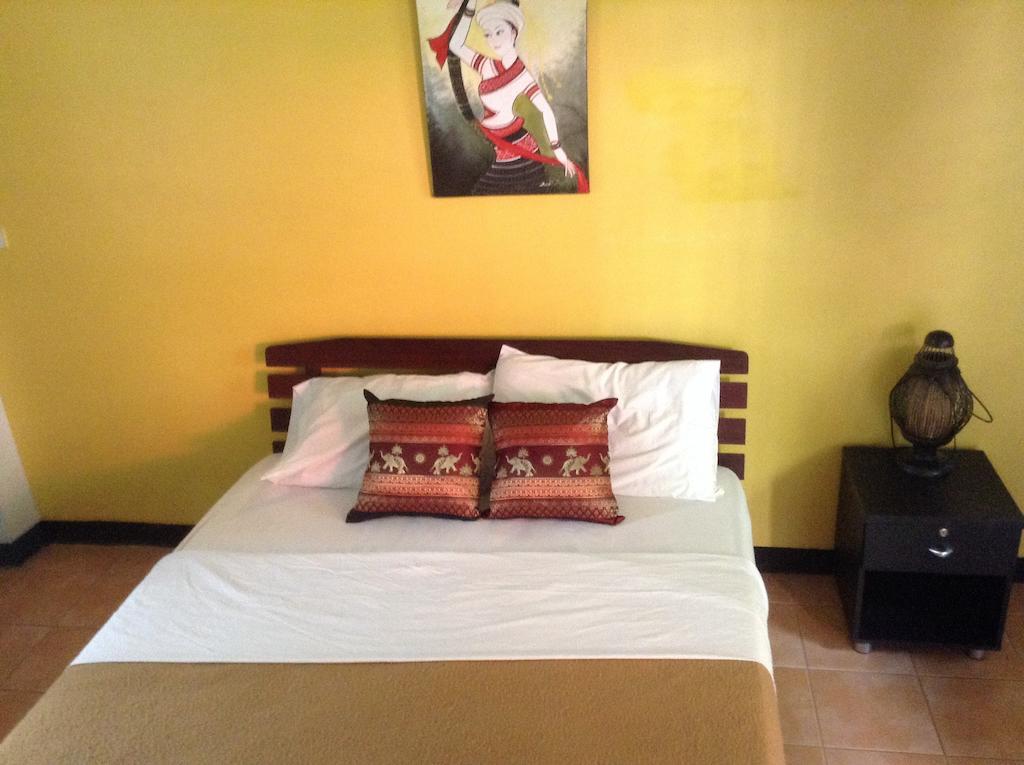 Hi Guesthouse Airport Chiang Mai Phòng bức ảnh